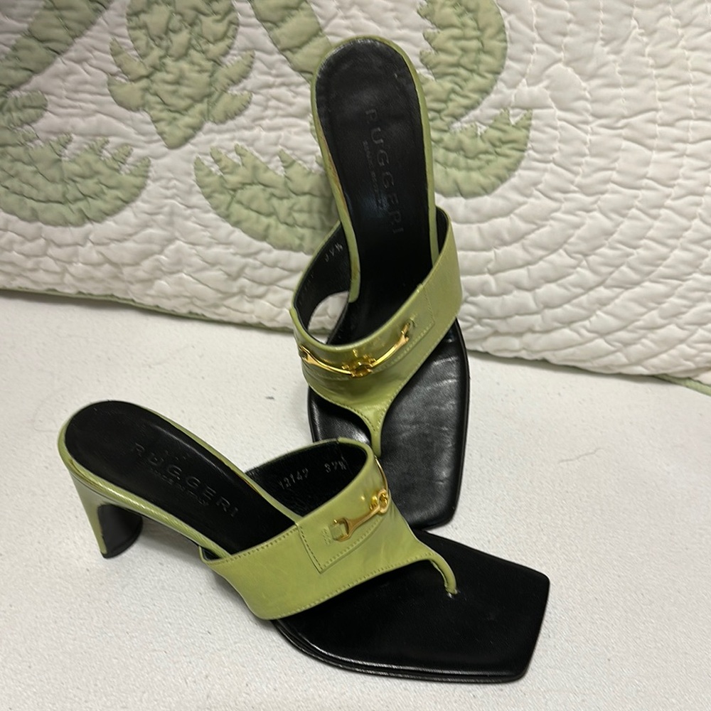 Green and Black Heels with Modern Silhouette